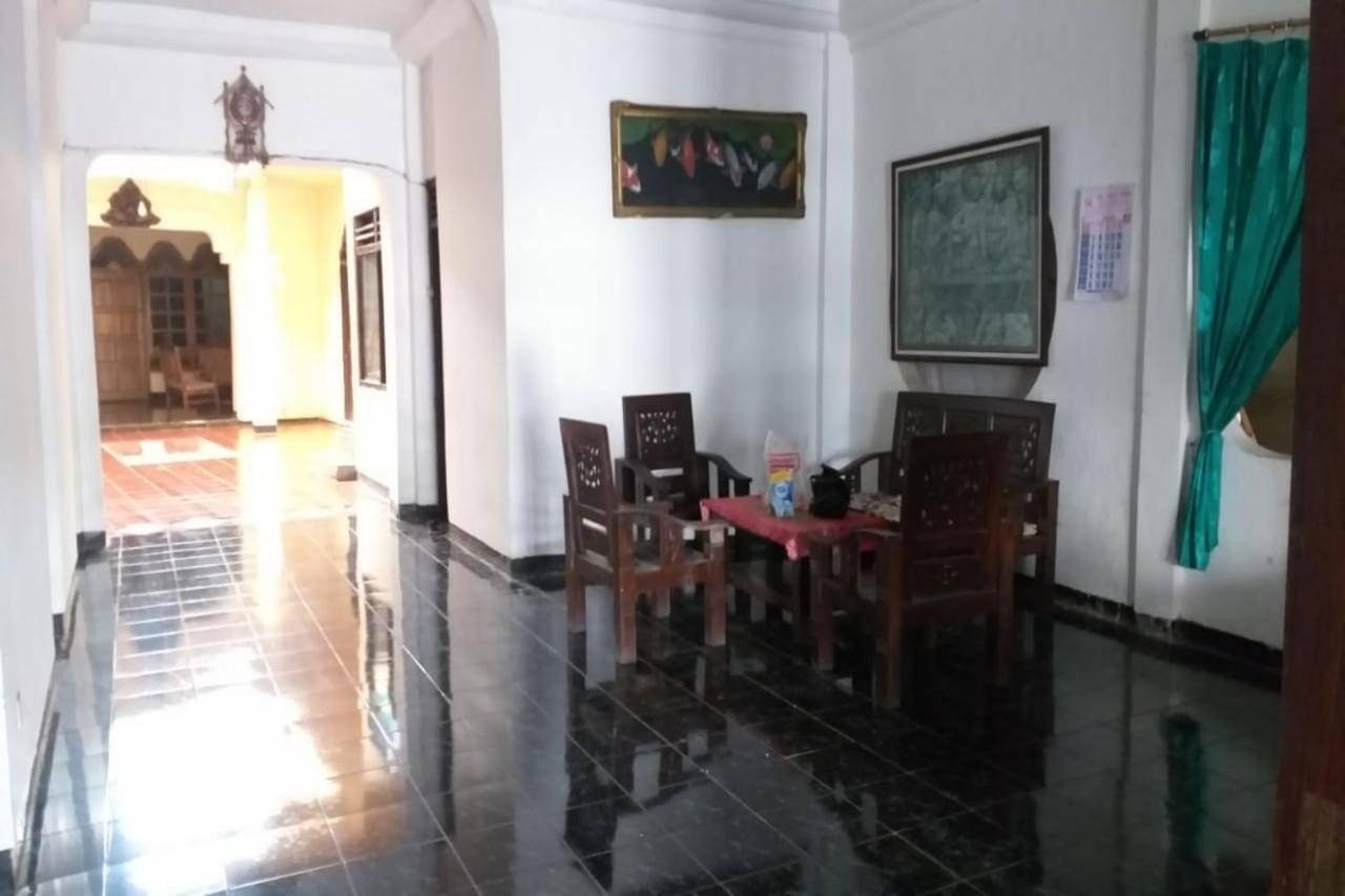 Oyo 1782 Lotus Residence Magelang Extérieur photo